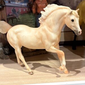 Breyer Model Horse - Cloud The Mustang